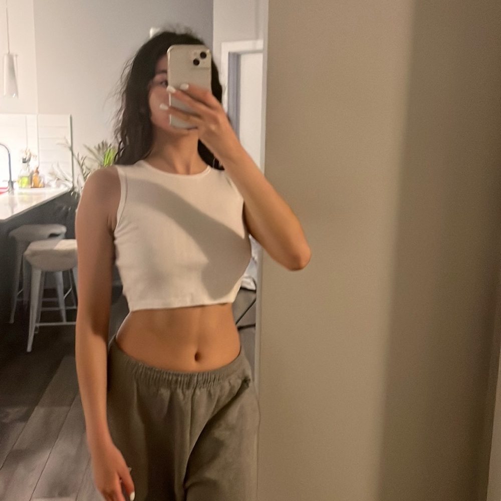 Brandy Melville baby crop top